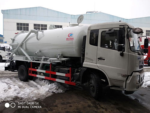 東風(fēng)吸污車廠家報價 吸污車廠報價 東風(fēng)吸污車