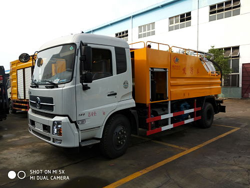 東風吸糞車廠家直銷生產(chǎn)基地 在線咨詢